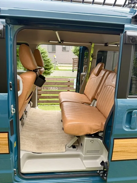 足元の広い車内。キャリーバッグやクレートを置けます