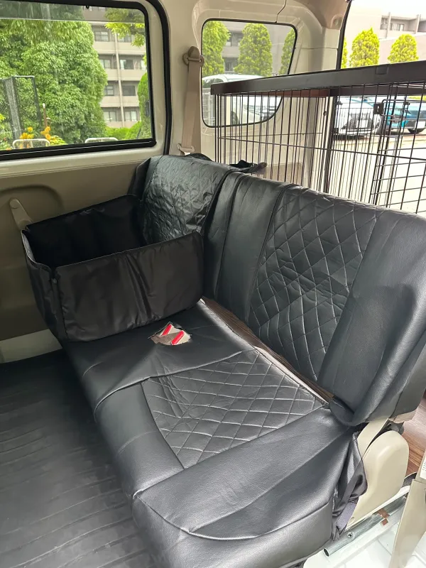 COCOタク練馬杉並店の専用車両の車内（後部座席）